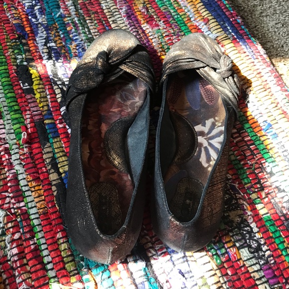 Born iridescent gold and black flats - Picture 3 of 16